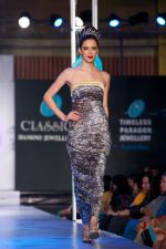 Model walk the ramp for the Ace Designer Rehan Shah for Timeless Paragon- Classic Diamond Jewellery on 28th Sept 2012 (12).jpg